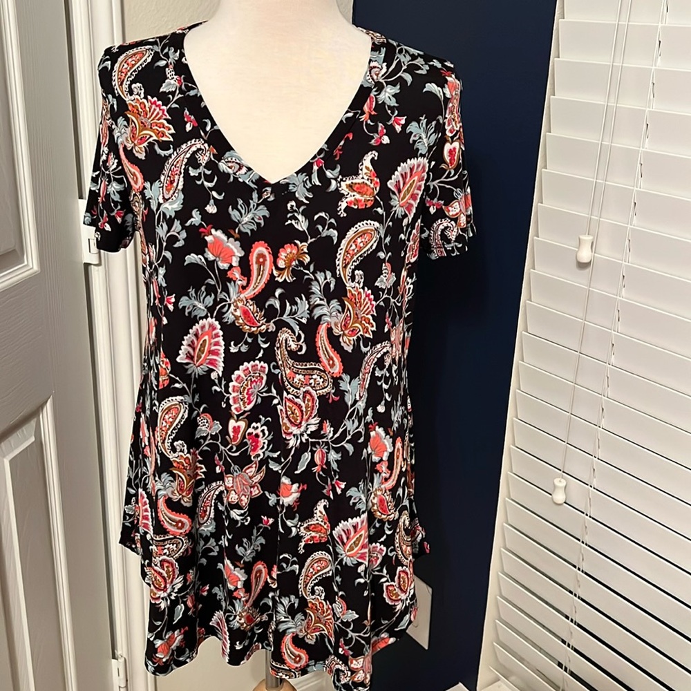 EUC Honeyme Paisley V-Neck Short Sleeve Top